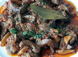 Una foto de Riñones de cerdo en salsa de ñora