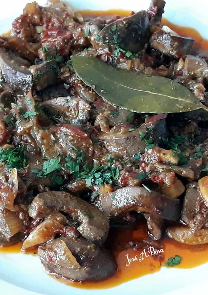 Una foto de Riñones de cerdo en salsa de ñora