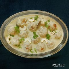 Stuffed paneer kofta with white gravy A picture of Stuffed paneer kofta with white gravy.