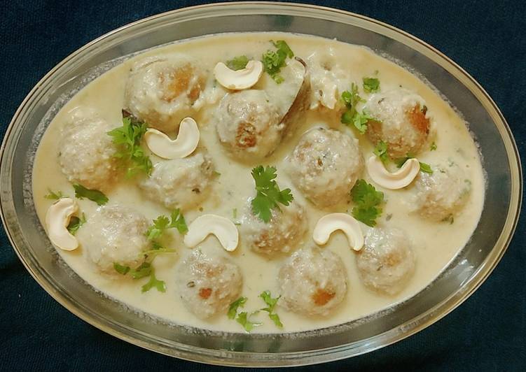 Recipe of Quick Stuffed paneer kofta with white gravy