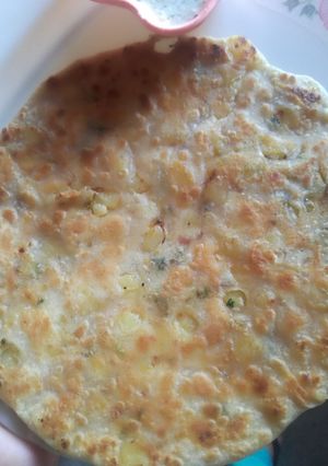 A picture of Aloo pratha...yummyy.