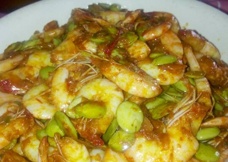 Bagaimana Menyiapkan Udang pete sambal, Enak