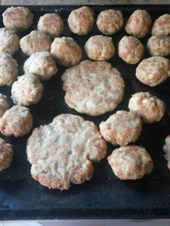 Una foto de Albóndigas y Hamburguesa al horno