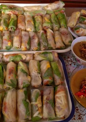 Hình của món Bò Bía cho bữa trưa mát mẻ.
