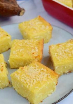 Una foto de Torta de yuca con coco 🥥