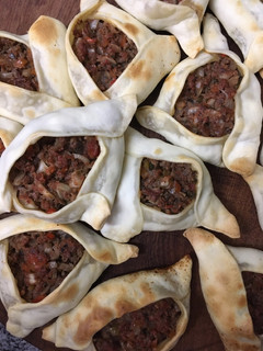 Una foto de Fatay o empanadas árabes de carne