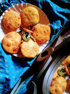 सदाबहार कचोरी (kachori recipe in marathi) रेसिपी चे मुख्य फोटो
