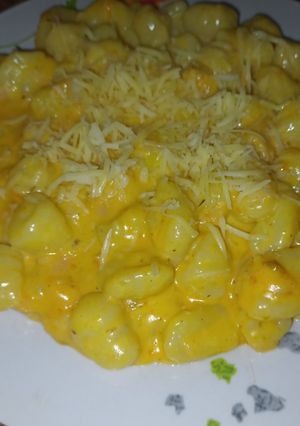 Una foto de Ñoquis con salsa de queso