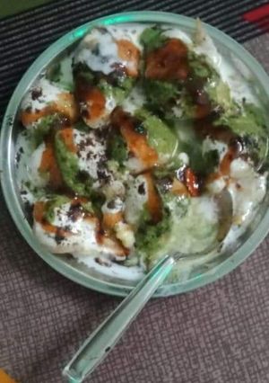 दही पापड़ी भल्ला चाट (dahi papdi bhalla chaat recipe in Hindi) रेसिपी मुख्य फोटो