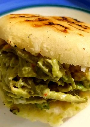 Una foto de Arepas de pollo y palta