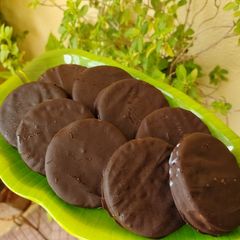 A picture of Marie gold biscuit lotte chocopie.