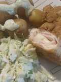 Pollo enrollado y ensalada