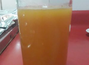 Una foto de 100% Naranja Con Pomelo