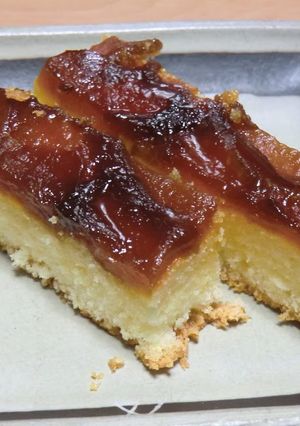 A picture of Caramelized Apple Cake.