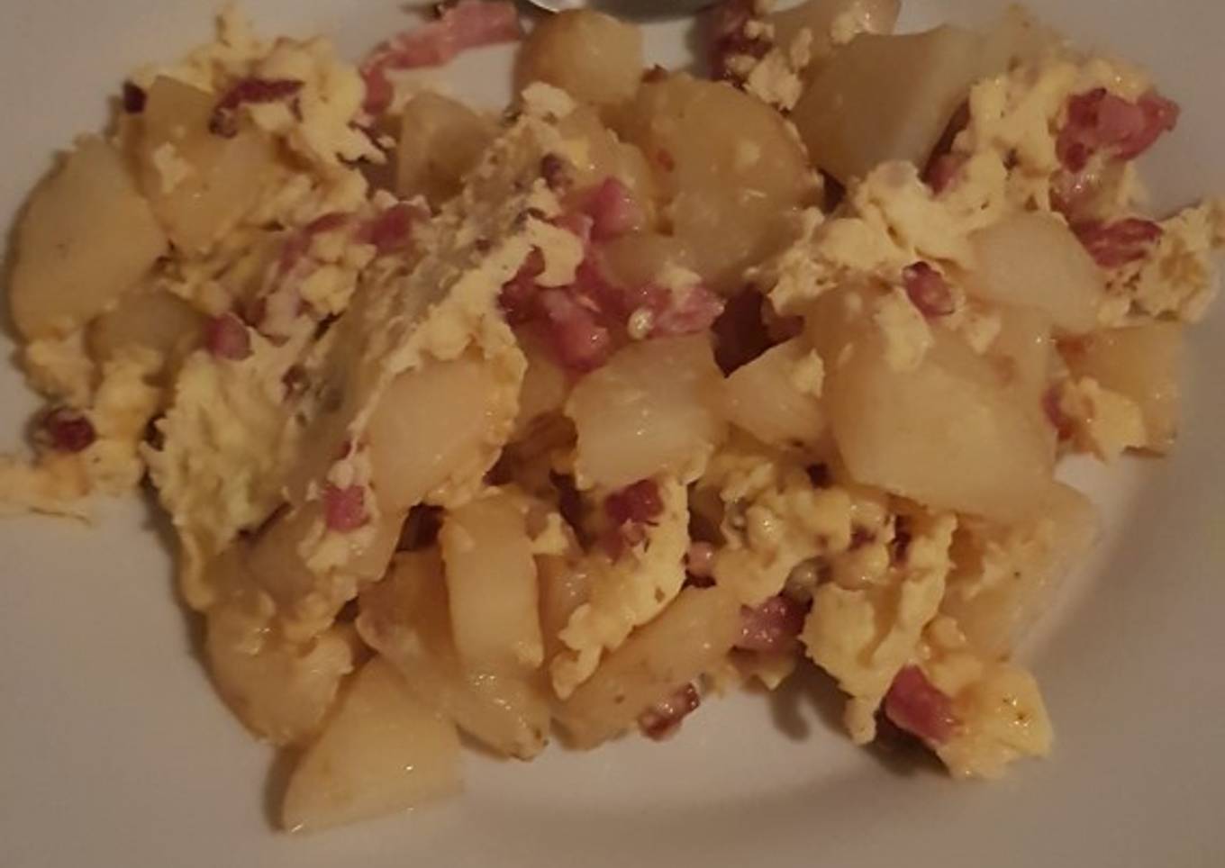 Pomme de terre et omelette aux lardons 🥔🥚🥓