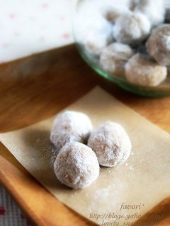 A picture of Easy Rice Flour and Kinako Snowball Cookies.