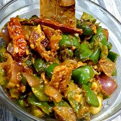 A picture of Dry Capsicum.
