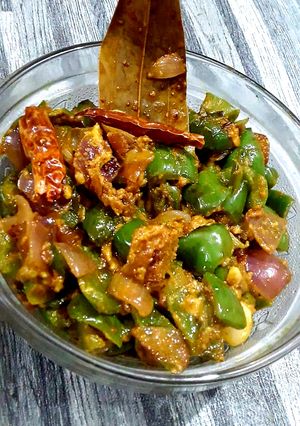 A picture of Dry Capsicum.