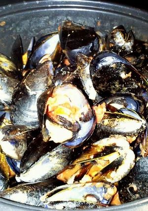A picture of mussels.