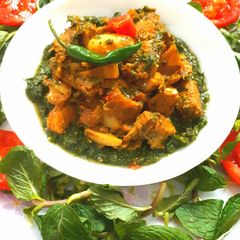 A picture of Jack Fruit veggie in minty gravy.