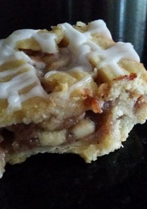 A picture of Apple Pie Bars.