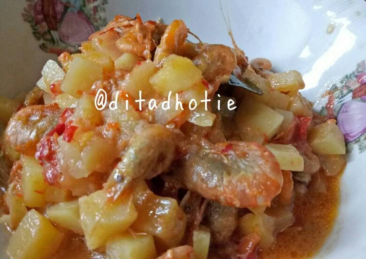 Cara Gampang Menyiapkan Sambel goreng kentang udang simple yang Lezat