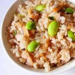 A picture of Clam and Edamame Mixed Rice.