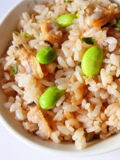 A picture of Clam and Edamame Mixed Rice.