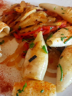 Una foto de Chipirones a la plancha c/encebollado. 👨🍳👨🍳