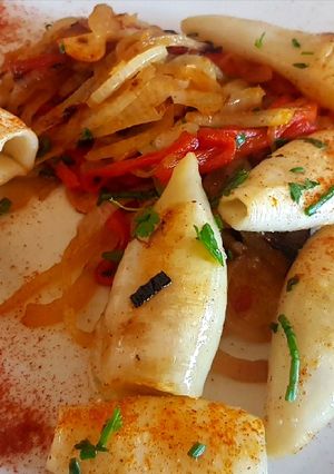 Una foto de Chipirones a la plancha c/encebollado. 👨‍🍳👨‍🍳