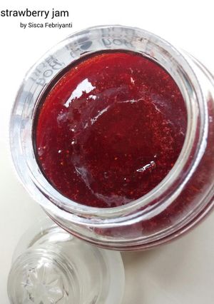 A picture of Strawberry jam.