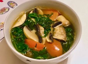 Hình của món 🌱 Canh Nấm Mỡ Cà Chua Cải Rocket (Vegan).
