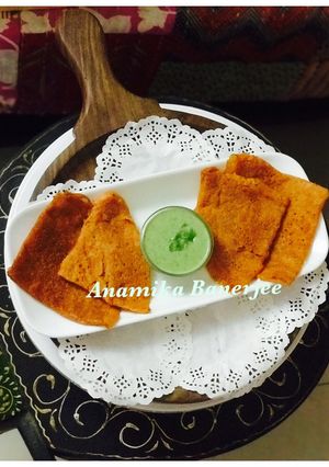 A picture of Red Bell Peppers Dosa with Green Bell Peppers & Curd Chutney.