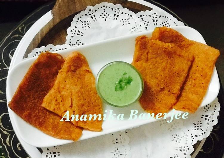 Red Bell Peppers Dosa with Green Bell Peppers &amp; Curd Chutney