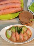 Ketan Gulung Saus Kinca Gula Merah