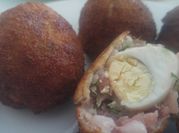 Una foto de huevo codorniz frito