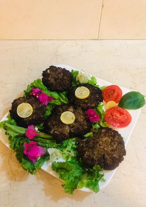 A picture of Peshawari chapli kabab.