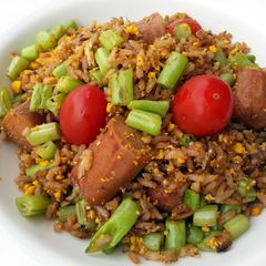 A picture of Fried Brown Rice With Sausage And Green Bean.