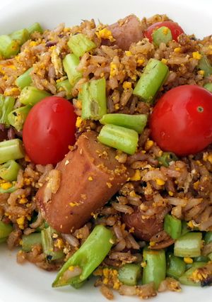 A picture of Fried Brown Rice With Sausage And Green Bean.