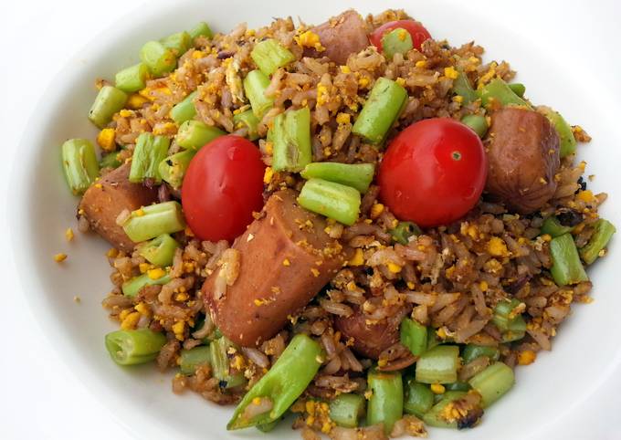 Step-by-Step Guide to Prepare Favorite Fried Brown Rice With Sausage And Green Bean