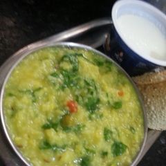 A picture of Palak vegetable khichdi.