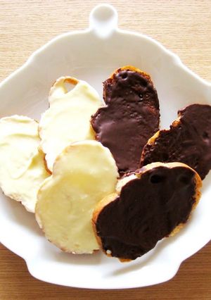 A picture of Decorated Chocolate Rusks.