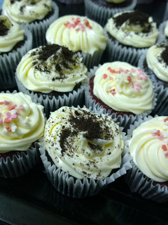 A picture of Mira's Easy Cream Cheese Frosting.