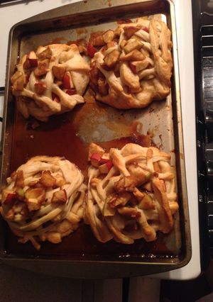 A picture of Pillsbury Crescent Roll Apple Pie.