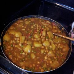 A picture of Potato chickpea curry.