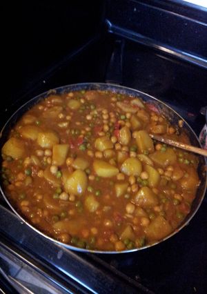 A picture of Potato chickpea curry.