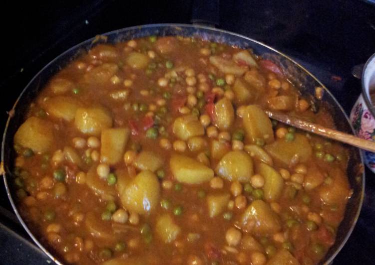 Potato chickpea curry