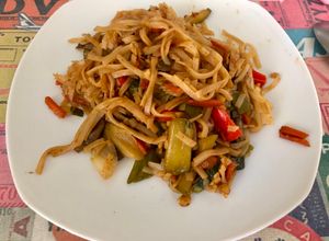 Una foto de Fideos Pad Thai con verduras