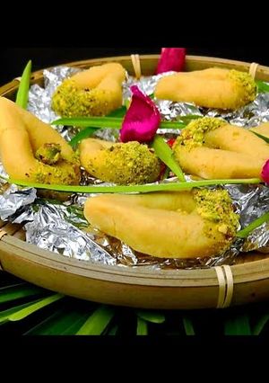 গুজিয়া সন্দেশ (gujia sondesh recipe in Bengali) রেসিপির প্রধান ছবি