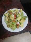 Ensalada con aguacate y queso fresco
